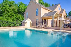 Days Inn By Wyndham Canton,Canton>>Atlanta,2 star