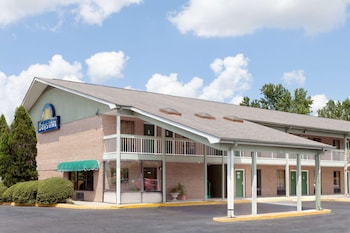 Days Inn By Wyndham Columbia Ne Fort Jackson,Columbia>>Blythewood,2 star