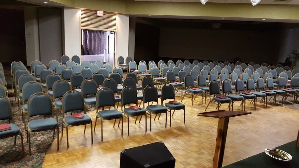 days inn and conf center by wyndham southern pines pinehurst