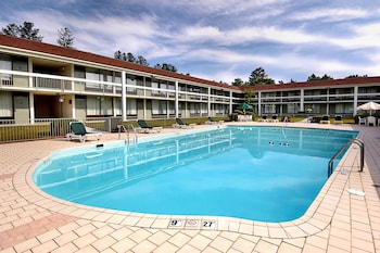days inn and conf center by wyndham southern pines pinehurst