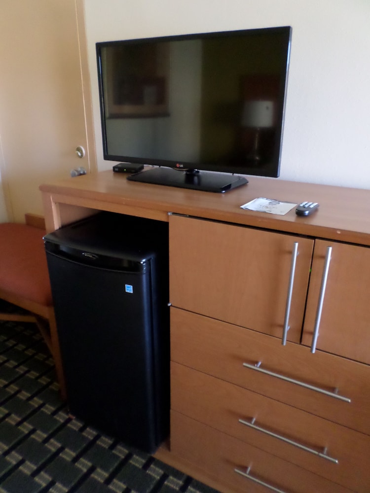 days inn and conf center by wyndham southern pines pinehurst