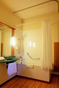Ibis Grenoble Universite,Grenoble>>Gieres,3 star