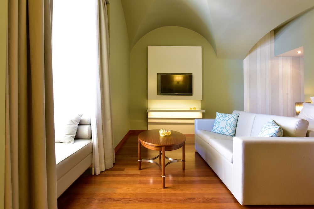 pousada de lisboa praca do comercio small luxury hotel