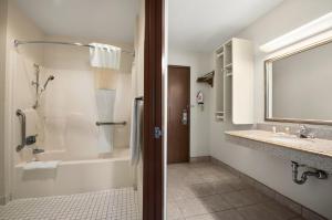 days inn and suites by wyndham kansas city south