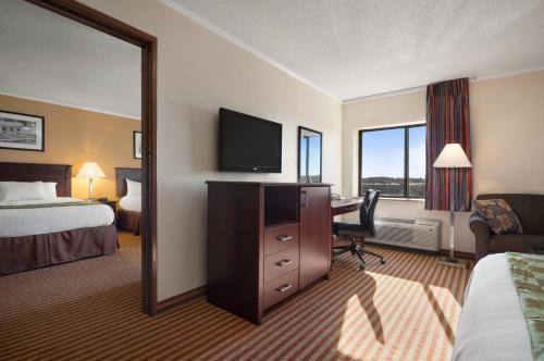 days inn and suites by wyndham kansas city south
