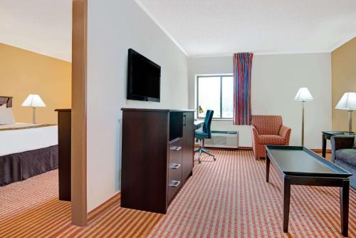 days inn and suites by wyndham kansas city south