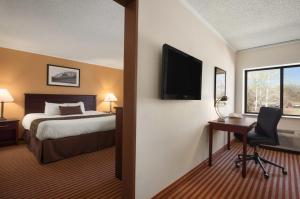 days inn and suites by wyndham kansas city south