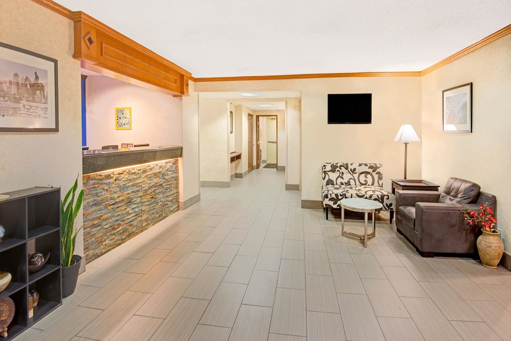 days inn and suites by wyndham kansas city south
