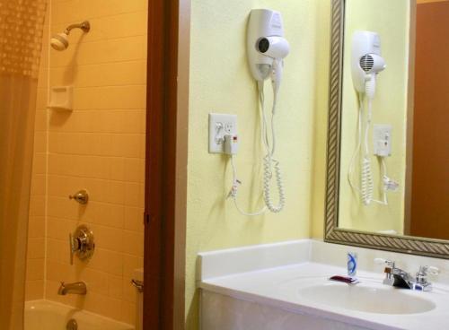 Rodeway Inn,Monroe>>Charlotte,2 star