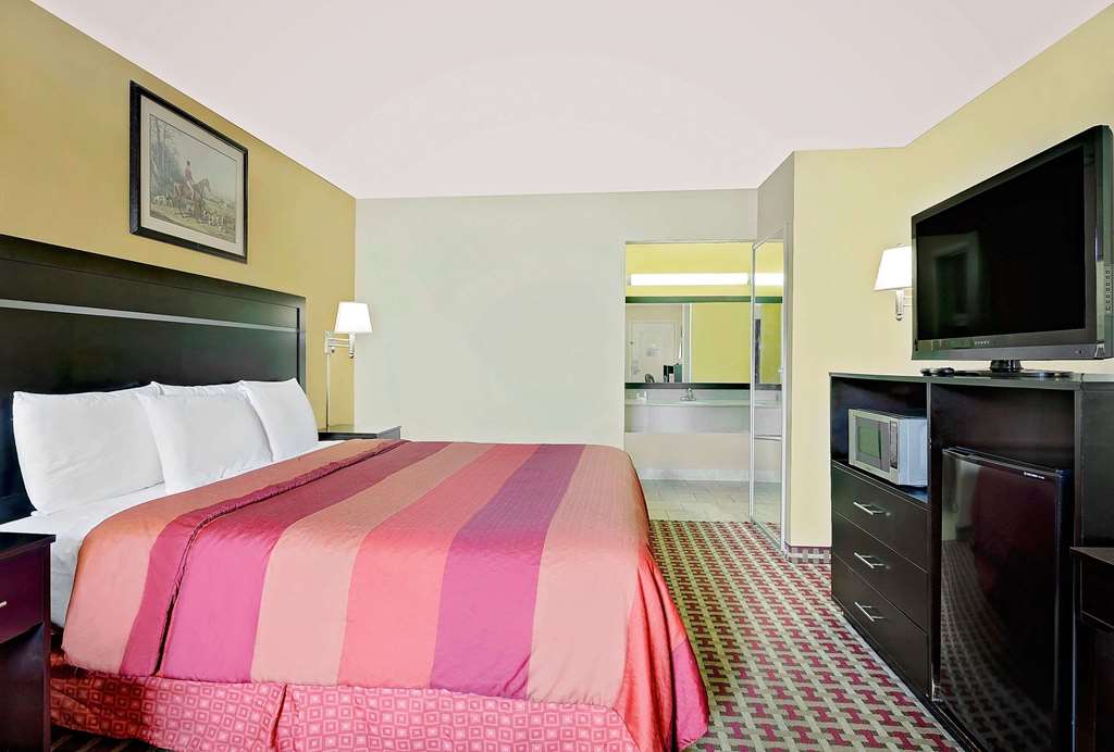 days inn by wyndham savannah