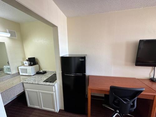 Sunrise Extended Stay,Near Course At River Oaks,3 star