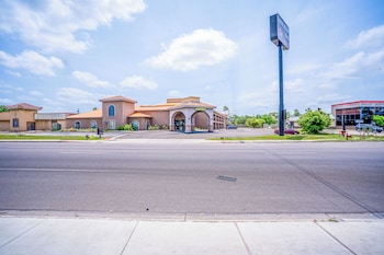 Lone Star Inn & Suites By Oyo Harlingen Tx,Harlingen>>Brownsville,2 star