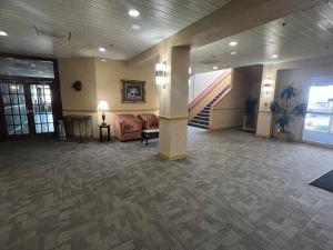The Lodge Hotel And Banquets,Earth City>>Bridgeton,2 star