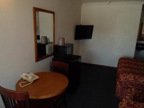 economy inn morgan hill