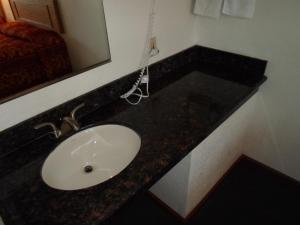 economy inn morgan hill