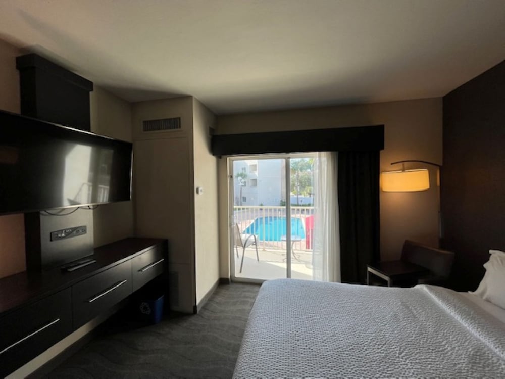 holiday inn express hotel naples downtown 5th avenue