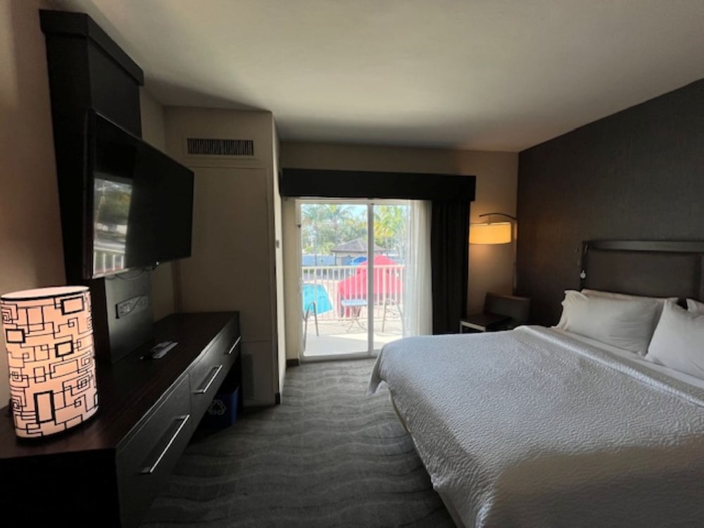 holiday inn express hotel naples downtown 5th avenue
