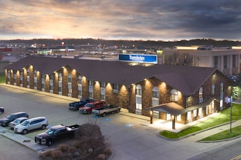 Travelodge By Wyndham Elkhart,Indiana>>Elkhart,2 star