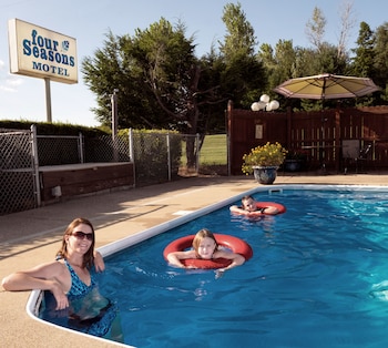 four seasons motel