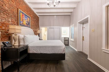 french quarter suites hotel