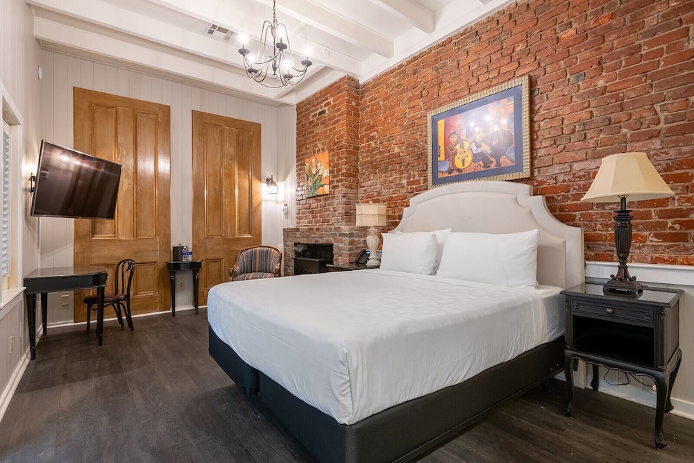 french quarter suites hotel