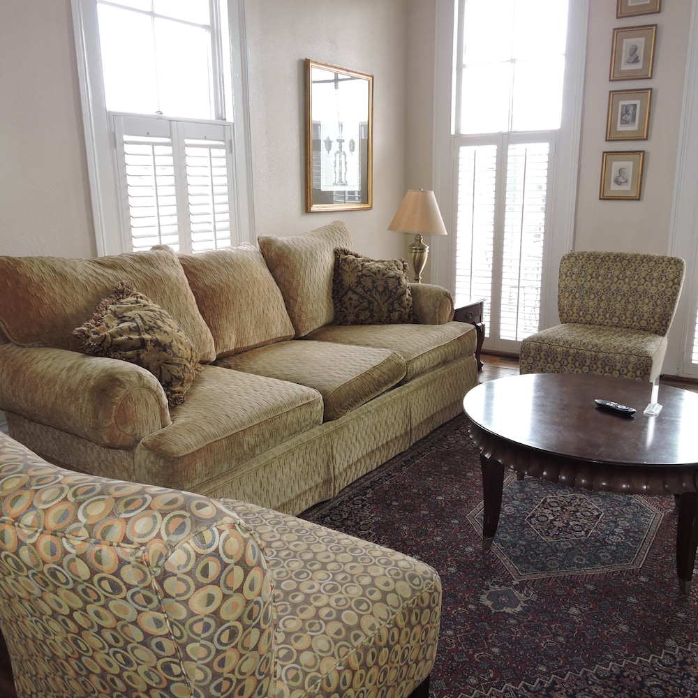 french quarter suites hotel