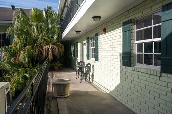 french quarter suites hotel