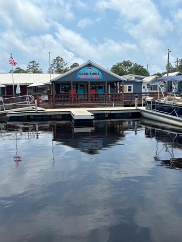 Good Times Motel And Marina,,2 star