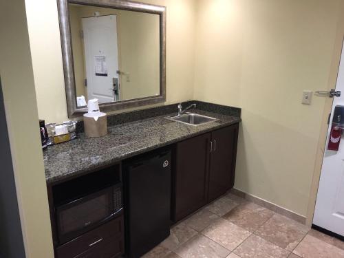 hampton inn and suites austin lakeway