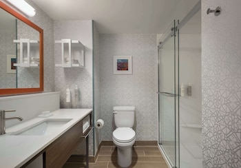 hampton inn austin east side 5th street