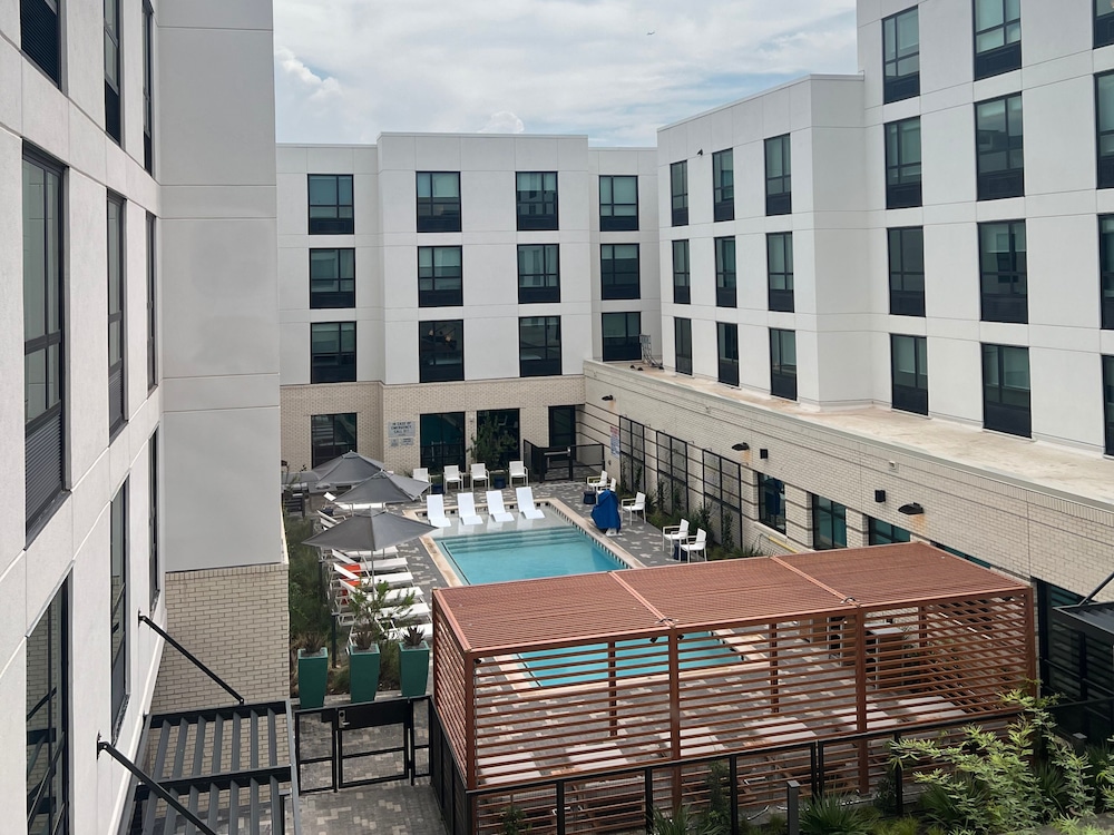 hampton inn austin east side 5th street