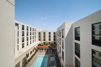hampton inn austin east side 5th street