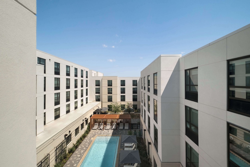 hampton inn austin east side 5th street