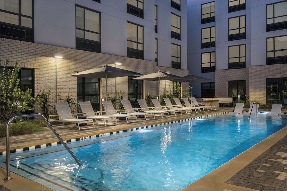 hampton inn austin east side 5th street