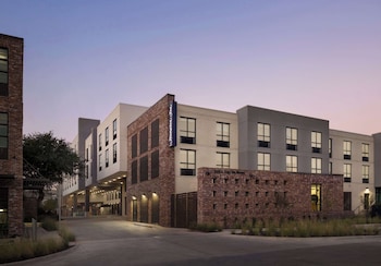 hampton inn austin east side 5th street