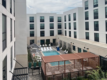 hampton inn austin east side 5th street
