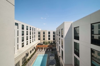 hampton inn austin east side 5th street