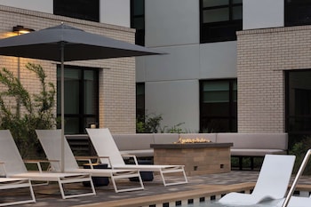 hampton inn austin east side 5th street