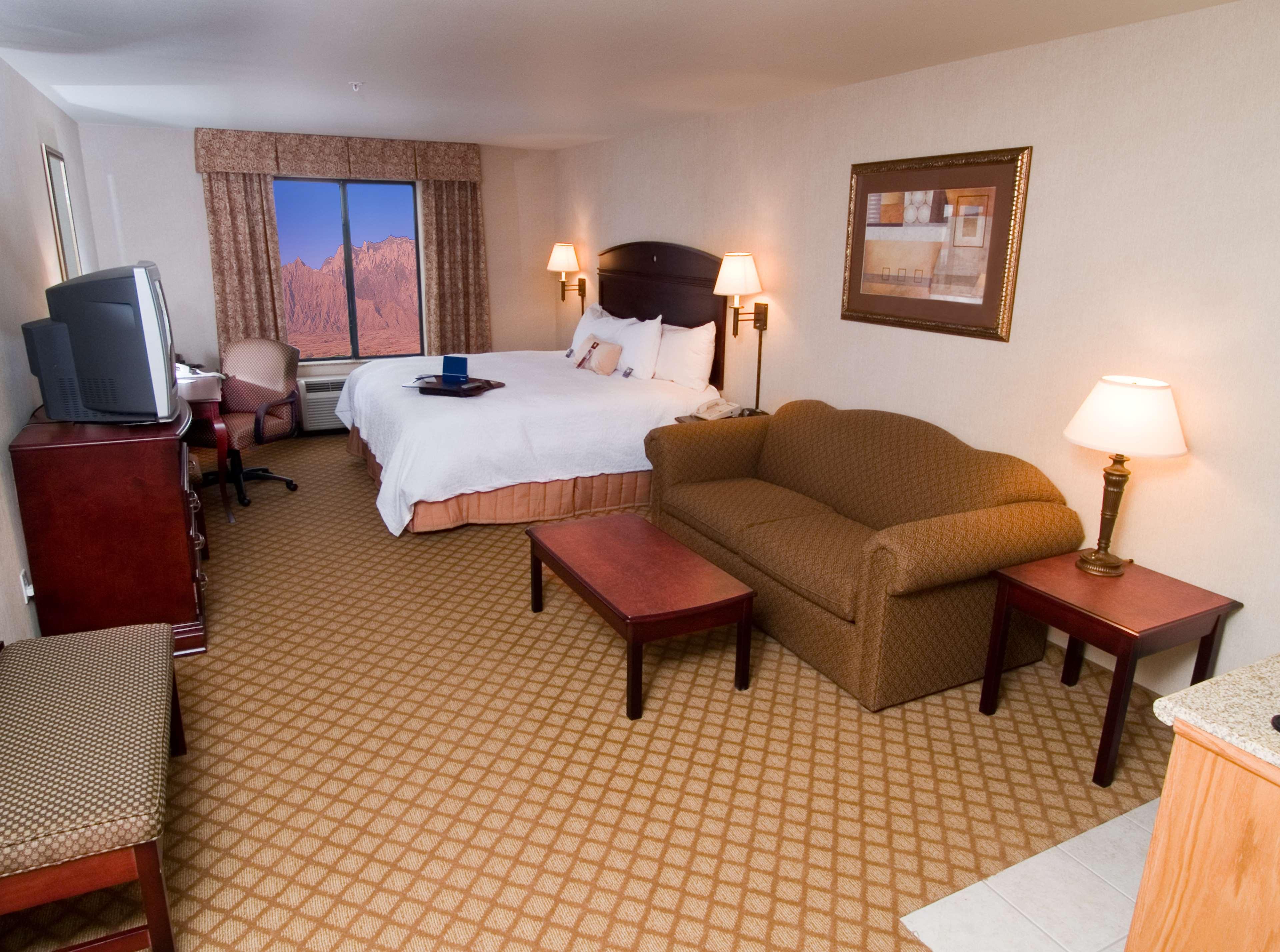 hampton inn and suites farmington