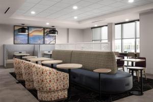 home2 suites dickson tn