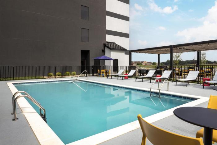 home2 suites dickson tn