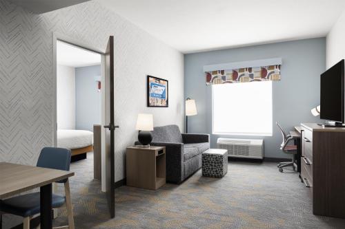 home2 suites dickson tn