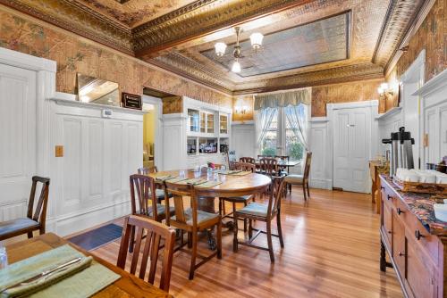 hennessey house