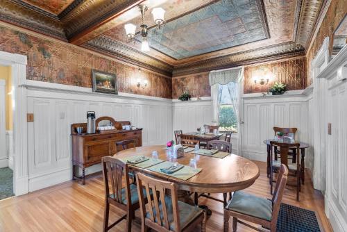 hennessey house