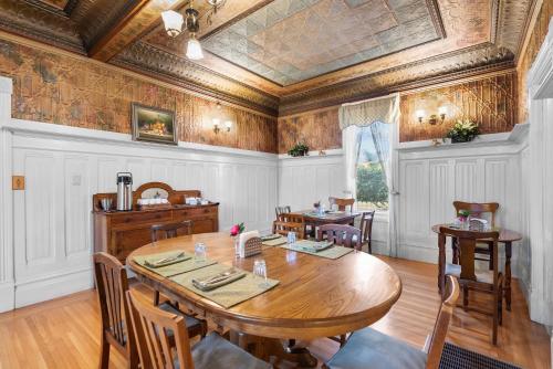 hennessey house