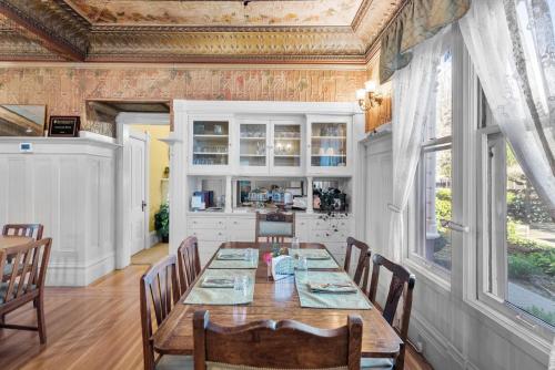 hennessey house