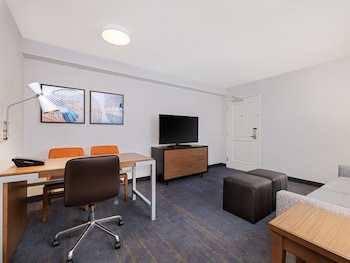 embassy suites by hilton chicago downtown river north