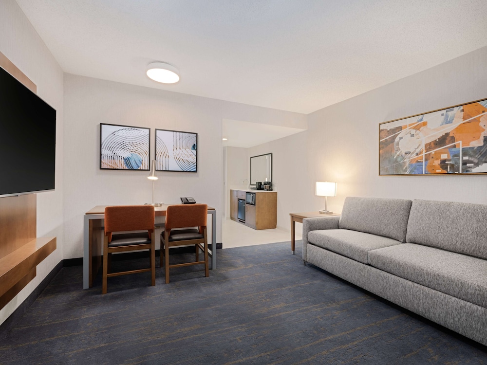 embassy suites by hilton chicago downtown river north