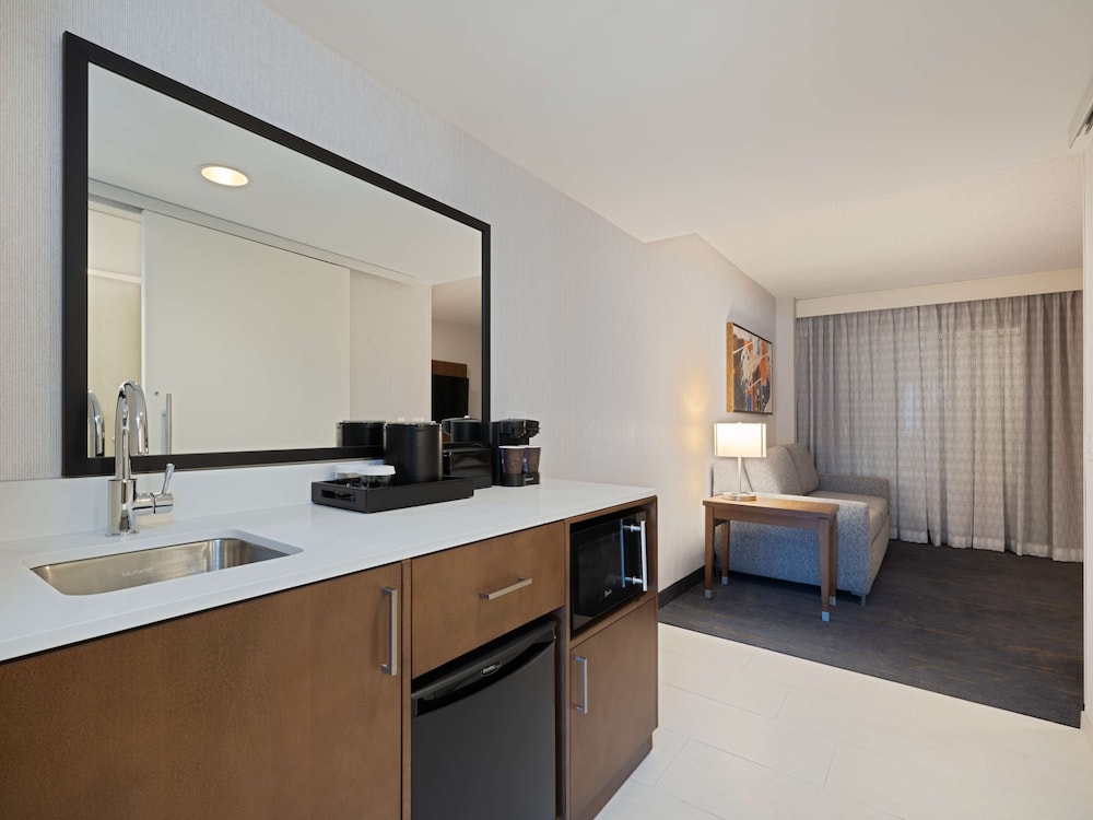 embassy suites by hilton chicago downtown river north