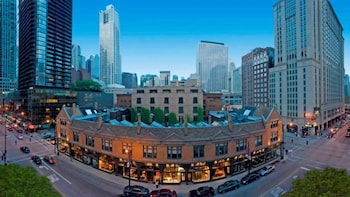 embassy suites by hilton chicago downtown river north